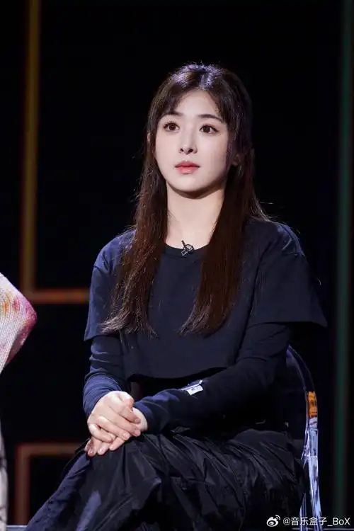 张含韵发了新鲜照片##张含韵新照片有