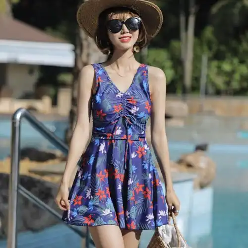 2022新款热销韩版保守女式泳衣枫叶印花女式修身显瘦沙滩美背泳衣