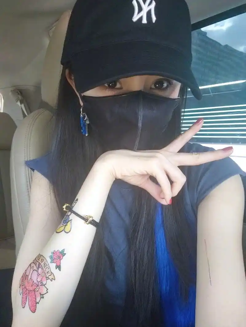 不愧是带货女王杨幂手臂上的飞天小女警纹身贴瞬间卖断货