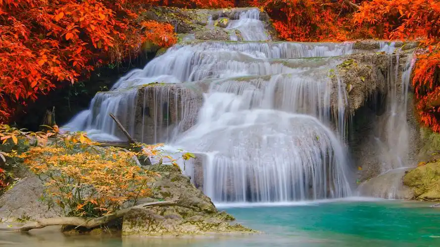 秋天霜叶瀑布风景电脑桌面主题壁纸图片(一)