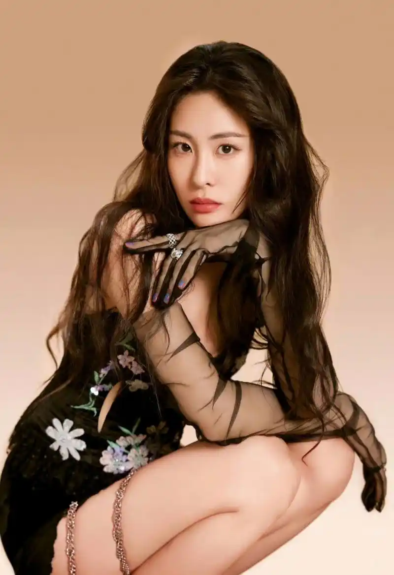 张碧晨吊带短裙写真,好迷人的身材,让人欲罢不能!