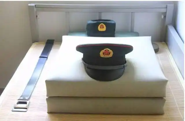 解放军把被子叠成豆腐块,美军叠成45度角,印度军队如何?