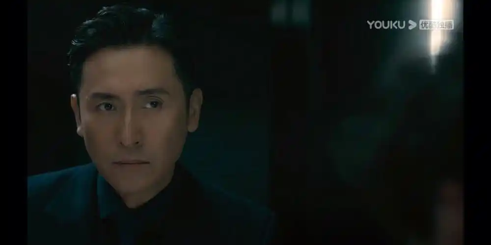 马德钟也太适合西装了07随手截图都是一张宣传海报状态和体态都非常