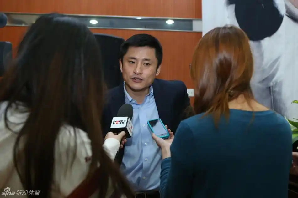 王海滨新书发布会_高清图集_新浪网