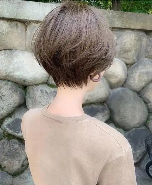 50岁后的女人留什么短发好打理显年轻