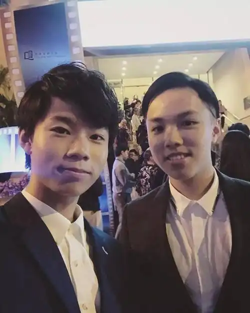 就快21岁的jacky仔小时候的jacky王秉熹(jeffrey)和王树熹(jacky仔)是