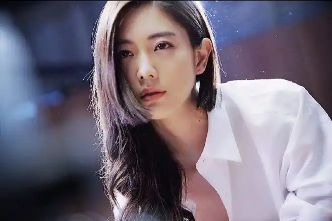 新年要出彩##clara##电影情圣#《情圣》中白衬衫的yoyo大家喜欢 ??