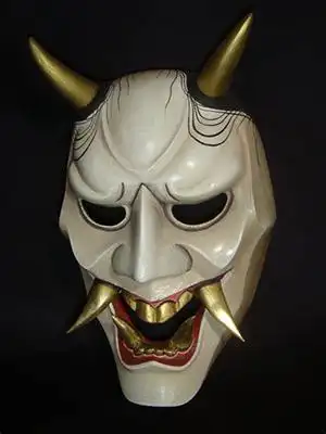 再比如日本武士盔甲,一般都有配套的鬼面具,除保护面部外,狰狞