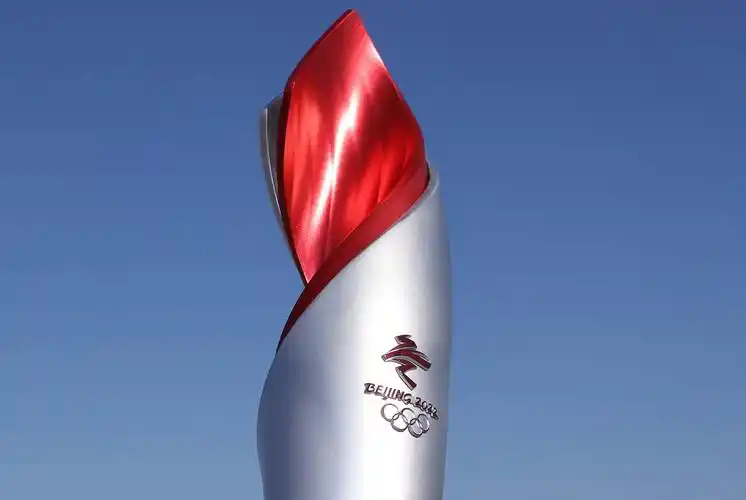 北京冬奥会火炬在奥森公园传递