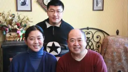 61岁倪萍亲儿子曝光,长相一言难尽,怪不得一直不愿意公开