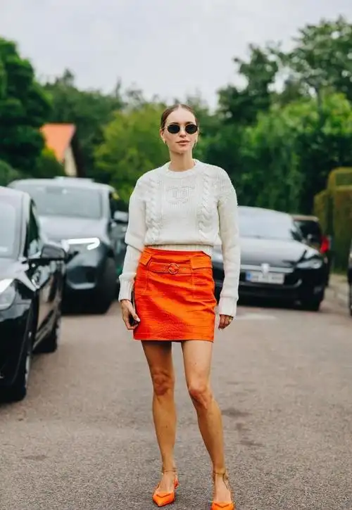 橘色下装的搭配建议