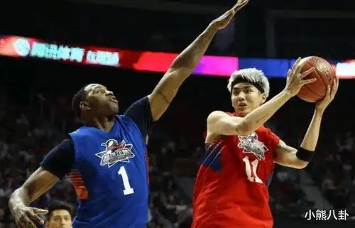 当187cm吴亦凡撞到191cm库里只差4cm网友谎报身高尴尬吗