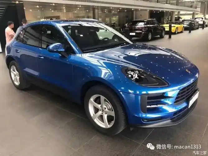 提车一个多月的保时捷macan宝石蓝