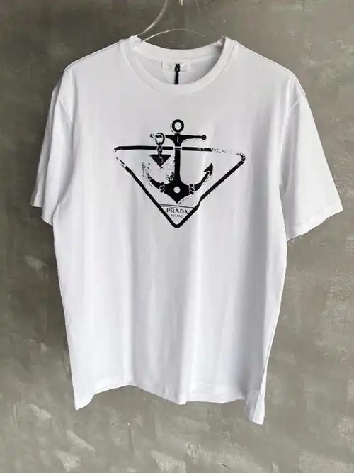 后背倒三角双层缝标志 成衣无论是手感还是垂感都绝佳size:xs-l#prada