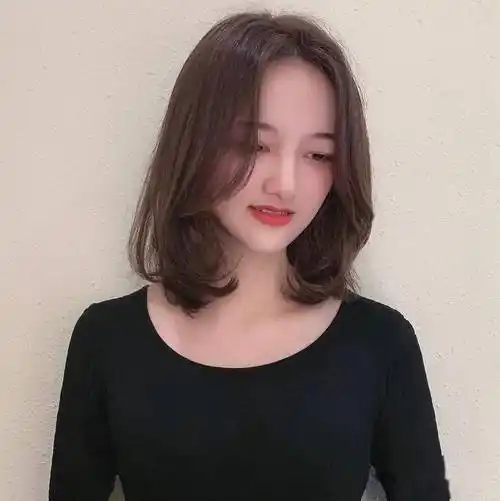 适应于基本全部女生内扣锁骨烫发发型到锁骨的长度,不挑脸型适合所有