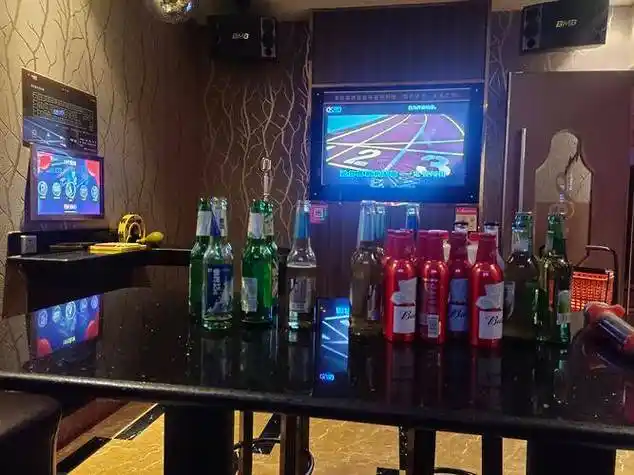 揭秘ktv装修神器:点歌系统完美融合,酒水架材质大比拼!