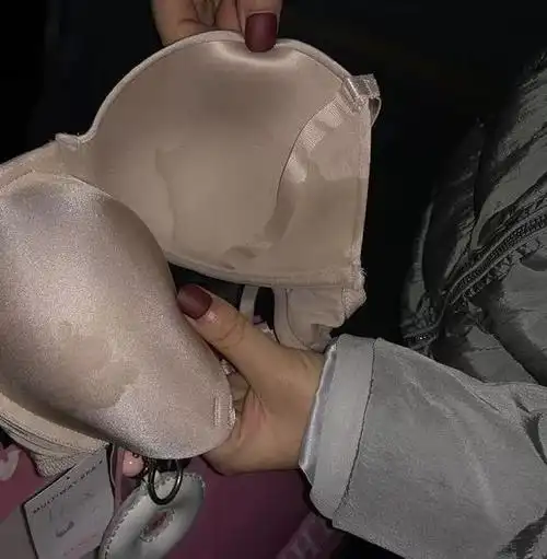 姑娘修了个车发现车里新买的内衣惊现精斑一看监控竟是他