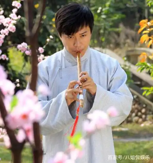 陈思诚在剧中饰演的是萧清羽.