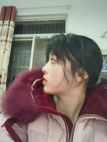 侧面想知道怎样p可以解决眼球突出的问题!