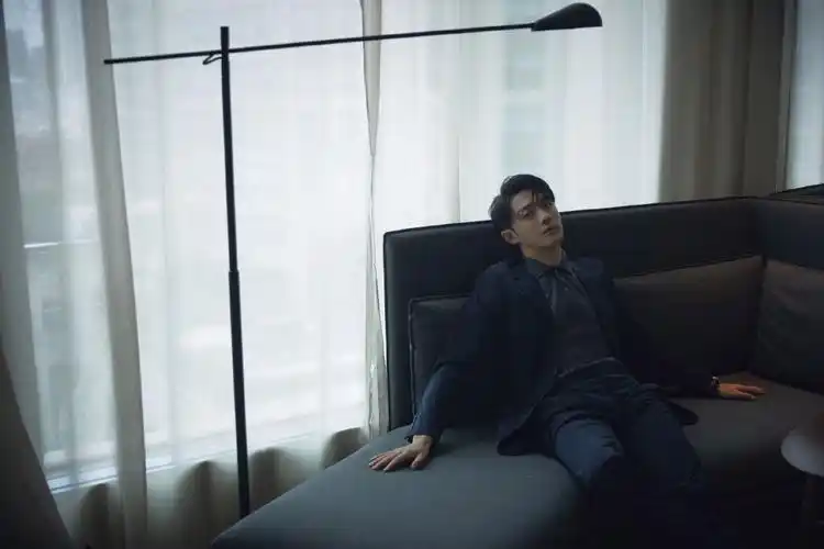 分享一组李泽锋图片给大家,图中的明星图片壁纸会点缀你的电脑桌面