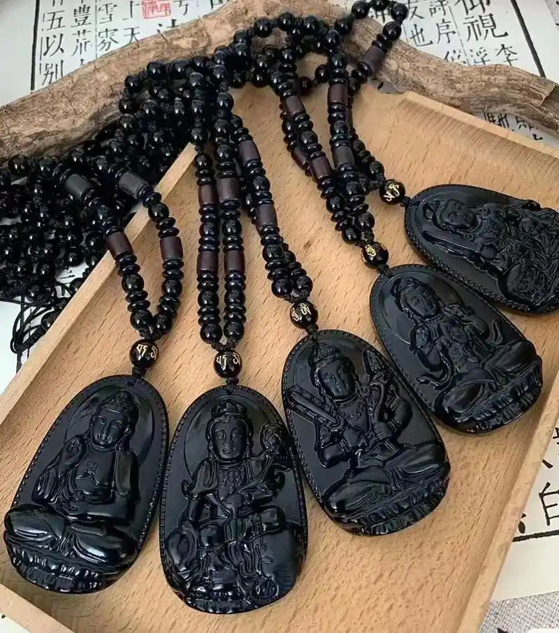 黑曜石,别名龙晶,十胜石等,是一种常见的天然黑色宝石.它具有 - 抖音