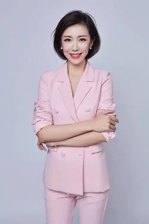 山东广播电视台新闻频道主持人李丛丛简介