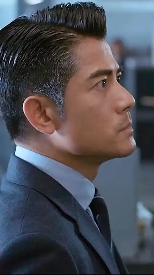 听说他的眼神极具杀伤力,感受到了吗