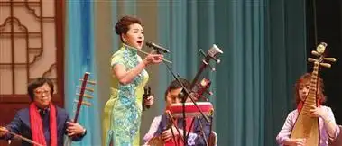 本报讯(记者 刘莉莉 摄影 姚文生)昨日,"艺苑芬芳"天津市曲艺团鼓曲