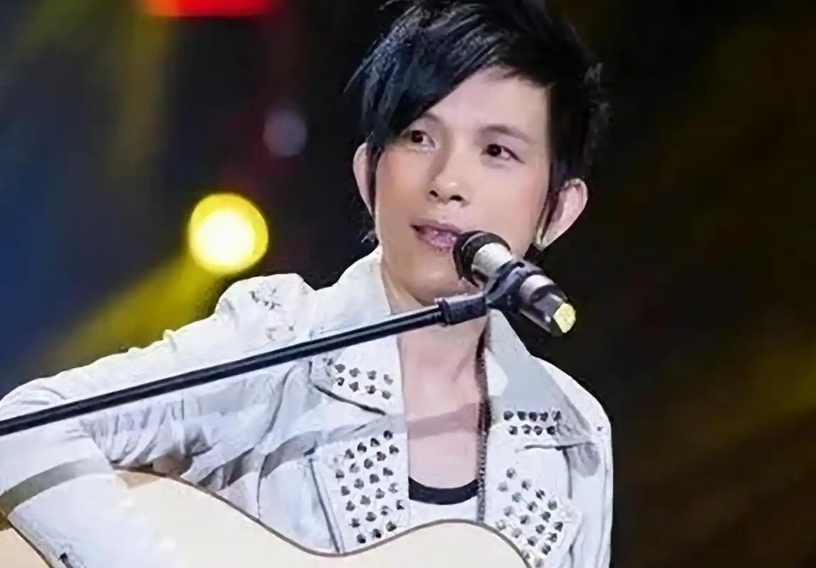 歌星潘美辰近况:曾与香港女星陈雅伦同居2年,如今54岁仍单身