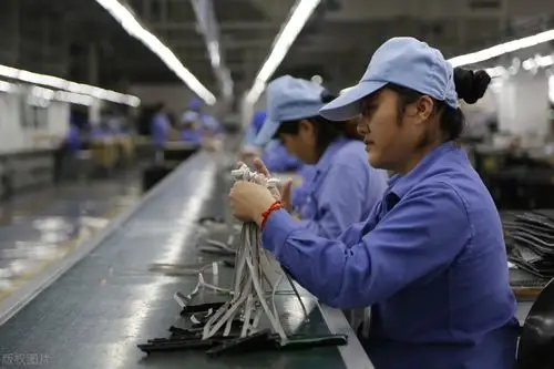 难道流水线的工人上班打打螺丝钉,真的不累?