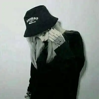 qq头像黑白女生好看冷酷 有些东西适合烂在心里