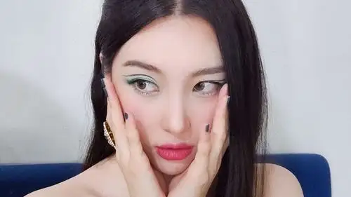 防弹少年团的suga为何甩了腿精宣美?