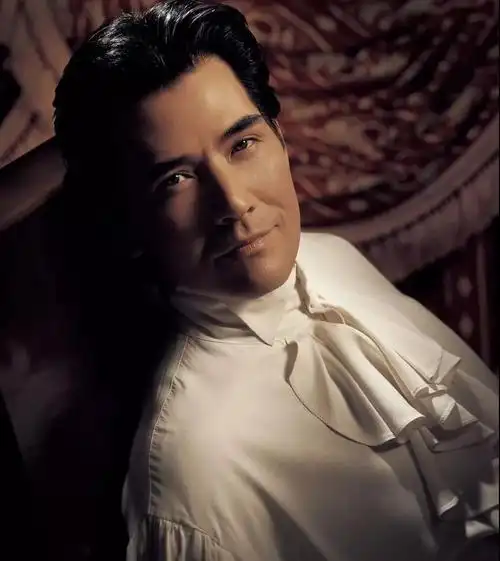 费翔:从国民偶像到华人音乐剧演员之光