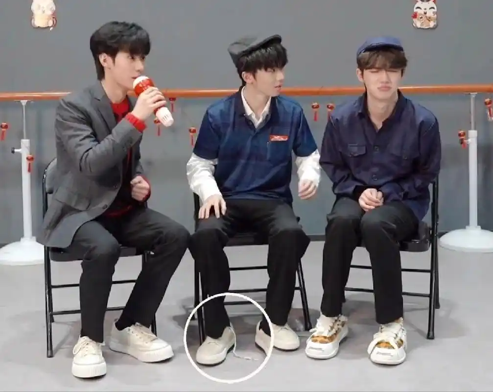 我是没想到把鞋带解开是为了好脱鞋 #tnt时代少年团# #马嘉祺# #楼晚