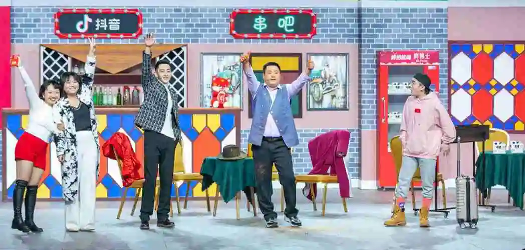 春晚》用笑声迎接新春 贾冰和于洋演父子三载毫无违和感_小品_辽宁