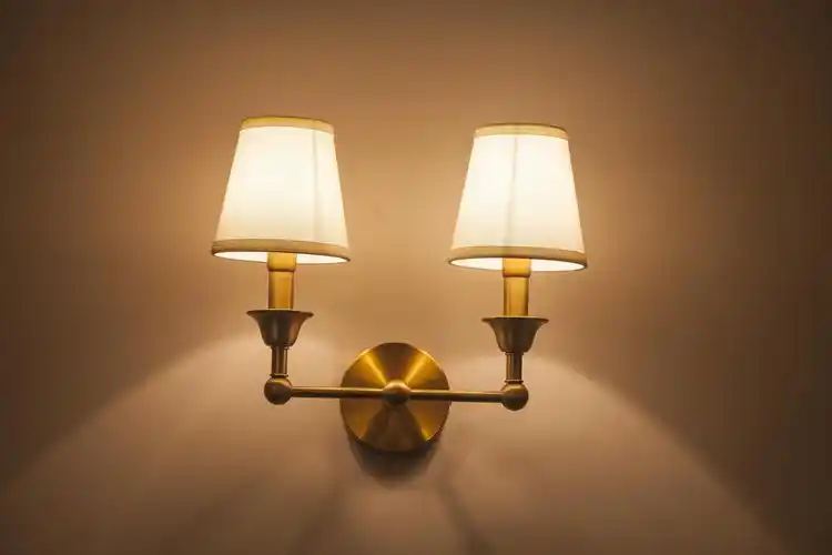 春季家装攻略二远离霉运卧室床头壁灯怎么装才合适