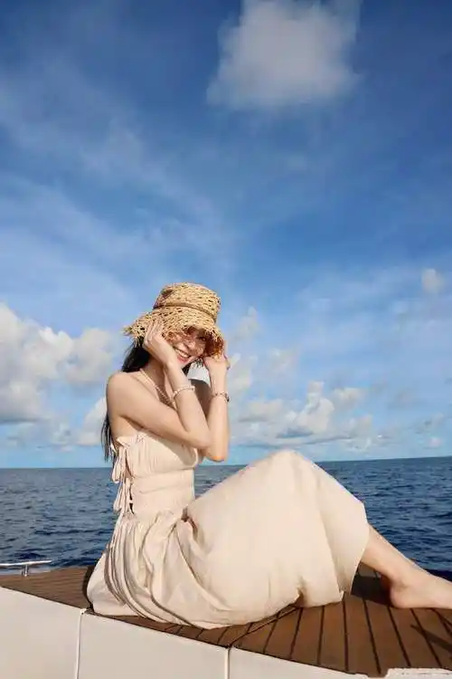 anglebaby和张柏芝同样风格的写真,我觉得张柏芝却更胜一筹.