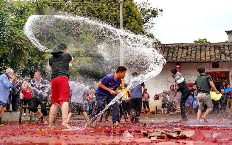 高州这村年例好紧要!"大比"那么粗的火把你见过吗?_村民_利村_村庄