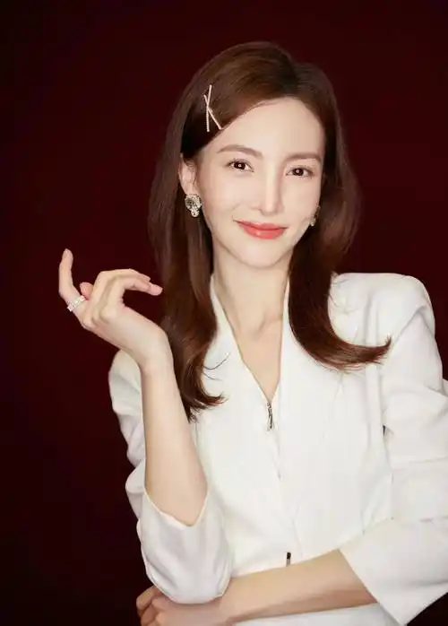 金晨胡夏疑似分手女方单方面取关多处细节被扒出