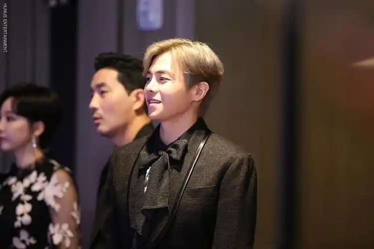 洛根李朴恩硕饰顶楼第一季剧照汇总