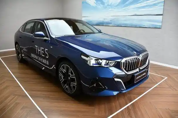 已到店!实拍第八代宝马5系