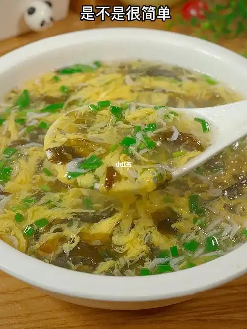 在家也能做出营养美味的紫菜虾皮蛋花汤