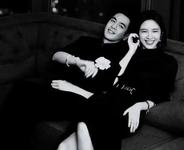 今年8月24日张若昀生日的时候,唐艺昕晒出为老公亲手做的生日蛋糕,并