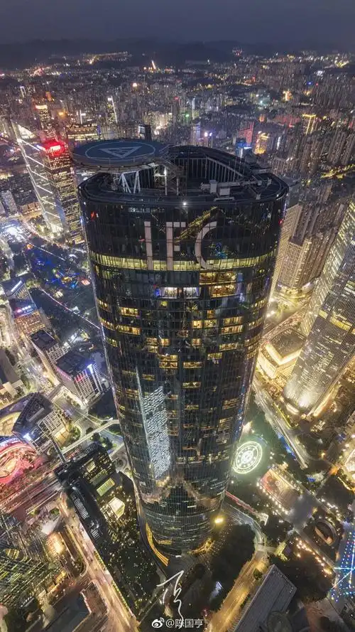图:微博网友@chiwing-lee广州国际金融中心(俗称"西塔")高432米,是