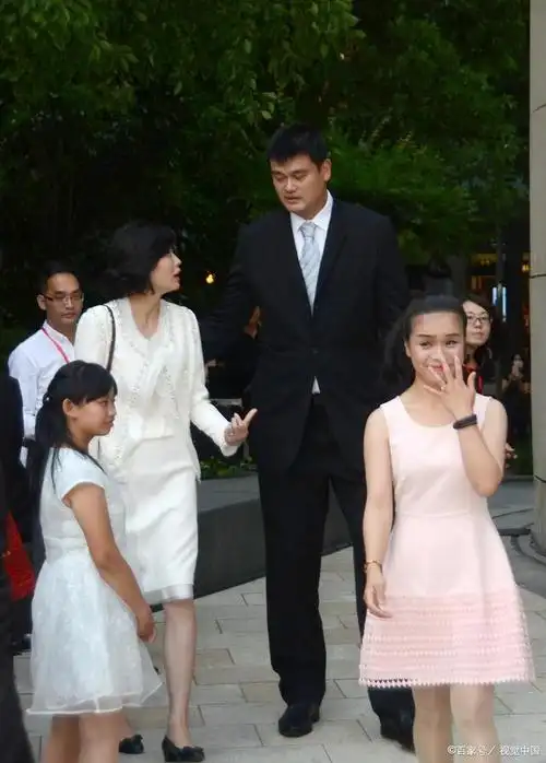 姚明与叶莉:爱情的绽放,家庭的温暖