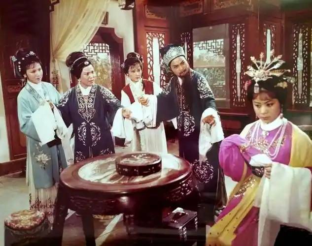 越剧电影五女拜寿高清老照片惊现网络难以抗拒的青春诱惑