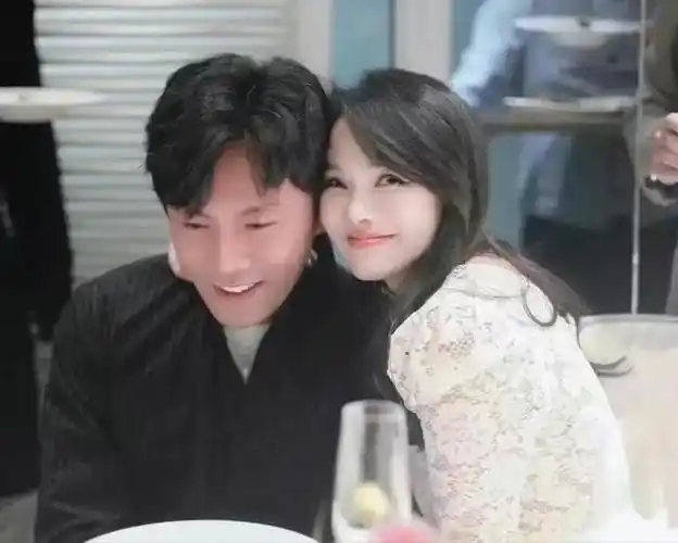 不老女神真实现状眼皮松弛面部僵硬不老是假活在过去是真