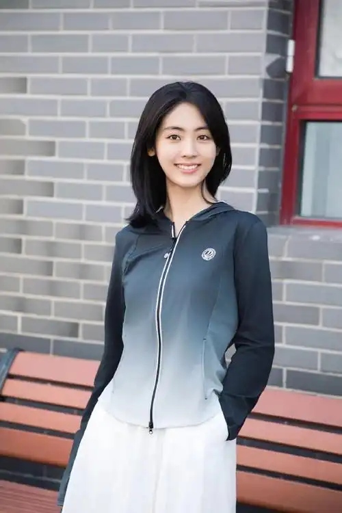 之前就看过邢菲的剧,真觉得她是一个很可爱的小女生,最近她的一套新