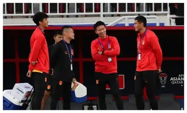 仅1国脚连狂赛5场受伤,伊万伤势沉重=放弃国足梦_吴少聪_比赛_地方队