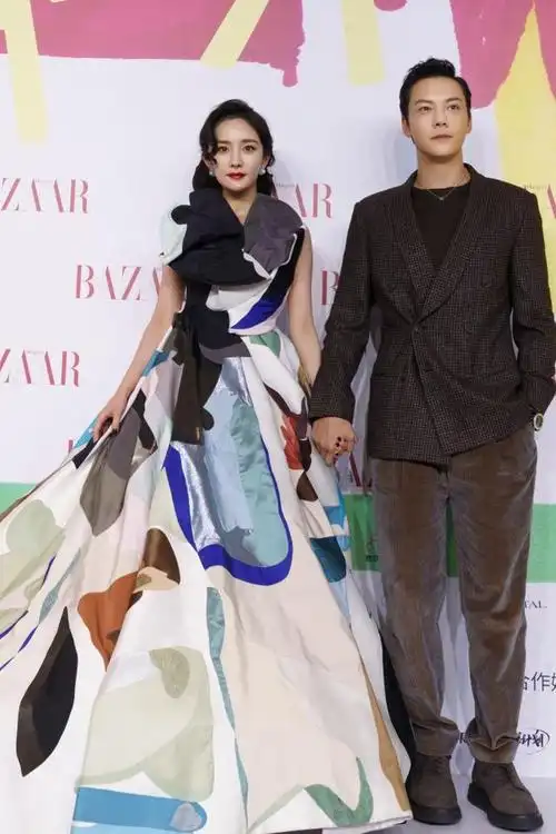 杨幂陈伟霆合体拍写真海市给方诸庆生超时空撒糖甜度满分